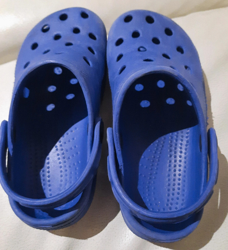 Chaussures style crocs taille 28 2