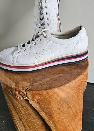 Witte lederen comfort schoenen met veters, marca: Tommy Hilfiger, estado: Bueno, tamaño: 42, 7,50 €, 8,58 € Protección al comprador incluida