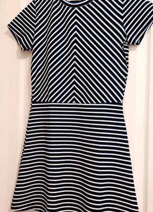 Robe patineuse mango 36, marque: Mango, état: Très bon état, taille: S / 36 / 8, 4,00 €, 4,90 € Protection acheteurs incluse