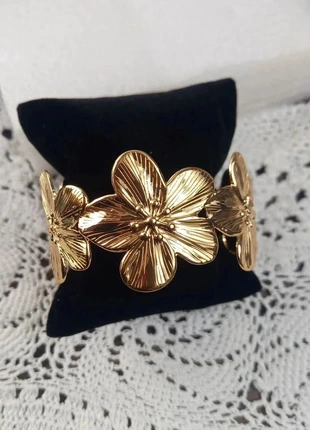 Bracelet manchette /jonc doré fleurs, marke: acier inoxydable, zustand: Neu, 5,99 €, 6,99 € inklusive Vinted-Käuferschutz