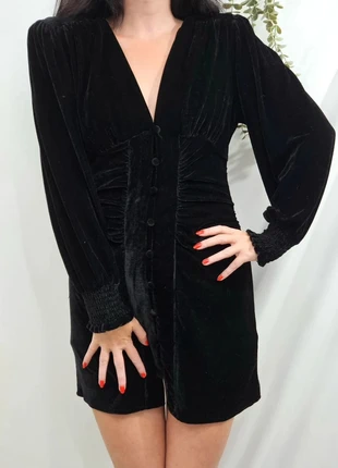Robe chemise noire en velours à détails froncés Zara taille S, marque: Zara, état: Très bon état, taille: S / 36 / 8, 15,00 €, 16,45 € Protection acheteurs (Pro) incluse