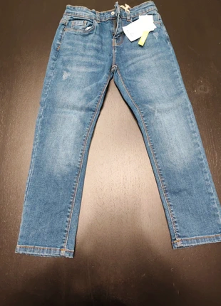 Jean 7 ans taille large, merk: Verbaudet, staat: Nieuw met prijskaartje, maat: 7 jaar / 122 cm, € 5,00, € 5,95 inclusief Kopersbescherming