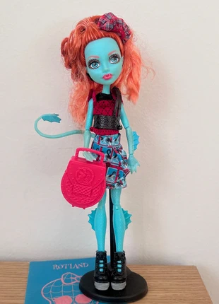 Monster High Doll Lorna McNessie Monster Exchange Program 2014, brand: Mattel, condizioni: Nuovo senza cartellino, taglia: Prematuri, fino a 44 cm, €55.00, €58.45 include la Protezione acquisti