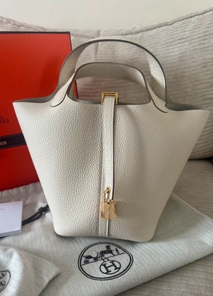 Sac Hermès Picotin 18 en taurillon, marke: Hermès, zustand: Sehr gut, 2 300,00 €, 2 415,70 € inklusive Vinted-Käuferschutz