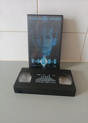 Virus . jaquette 3 d , condition: Good, €3.00, €3.85 includes Buyer Protection