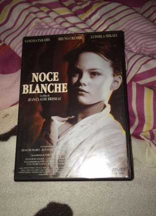 Noce blanche avec Vanessa Paradis , état: Très bon état, taille: Taille unique, 3,00 €, 3,85 € Protection acheteurs incluse