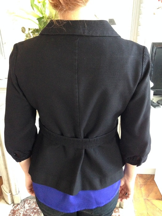 veste noire ceinturée style rétro manches trois quart 3