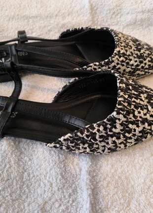 Sapatos lindíssimos brancos e pretos, marca: CHC-Shoes, estado: Novo sem etiquetas, tamanho: 40, €14.00, €15.40 inclui Proteção do Comprador