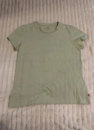 T-shirt vert clair Levi´s M/38, marque: Levi's, état: Très bon état, taille: M / 38 / 10, 5,00 €, 5,95 € Protection acheteurs incluse