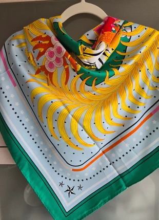 Attention baisse de prix oulard carré en soie 90cm Neuf léopard, condition: New without tags, €15.00, €16.45 includes Buyer Protection