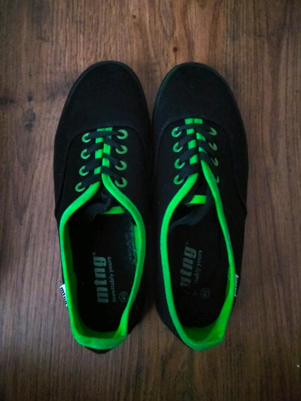 Bambas negras y fluorescentes mustang Vinted