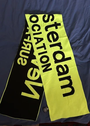 New Amsterdam Surf Association logo neon scarf, merk: New Amsterdam Surf Association, staat: Nieuw zonder prijskaartje, € 30,00, € 32,20 inclusief Kopersbescherming