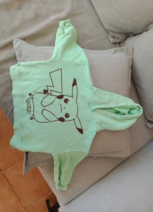 Sweatshirt Pikachu , marca: H&M, estado: Satisfatório, tamanho: 5 anos / 110 cm, €3.00, €3.85 inclui Proteção do Comprador