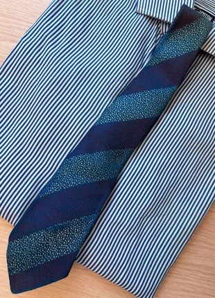 Cravate à rayures bleues vintage avec point, marca: Vintage Dressing, estado: Muito bom, €4.60, €5.53 inclui Proteção do Comprador Pro