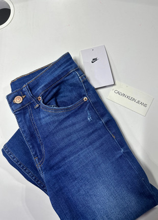 jeans bershka , marque: Bershka, état: Très bon état, taille: XS / 34 / 6, 10,00 €, 11,20 € Protection acheteurs incluse