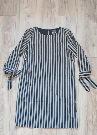 Robe Caroll avec rayures verticales, marque: Caroll, état: Très bon état, taille: M / 38 / 10, 16,00 €, 17,50 € Protection acheteurs incluse