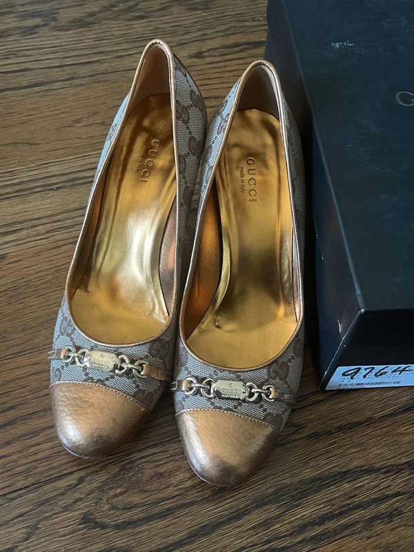 GUCCI Vintage metallic gold GG monogram gold chain charm mid heel pump US 6B 2