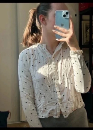 Chemise blanche avec des coeurs femme Bershka taille S, marke: Bershka, zustand: Sehr gut, größe: S / 36 / 8, 4,00 €, 4,90 € inklusive Vinted-Käuferschutz