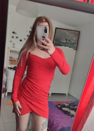 Rode jurk - I saw it first, merk: I Saw it First, staat: Nieuw met prijskaartje, maat: S / 36 / 8, € 7,00, € 8,05 inclusief Kopersbescherming