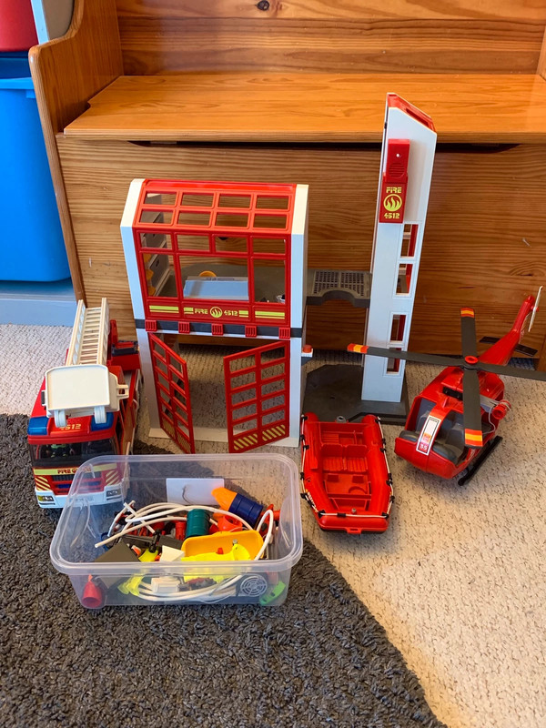 Ensemble pompier playmobil ( caserne, hélicoptère, camion, bateau et  accessoires )