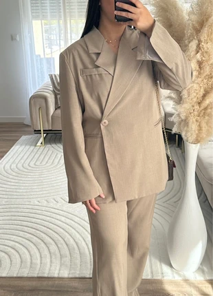 Tailleur taupe, marke: Boutique Parisienne, zustand: Sehr gut, größe: Einheitsgröße, 35,00 €, 37,45 € inklusive Vinted-Käuferschutz