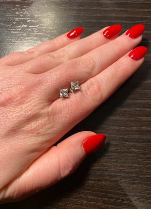 Zilveren vierkante diamantjes oorbellen, staat: Heel goed, € 5,00, € 5,95 inclusief Kopersbescherming