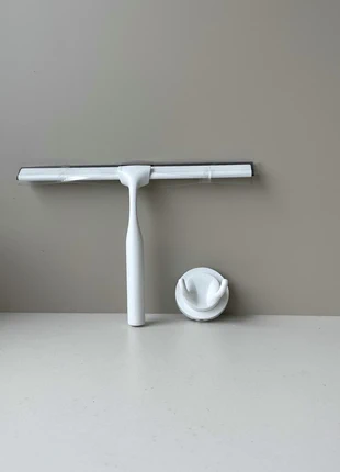 Raclette de douche blanche avec support mural, marque: DAMVA, état: Neuf avec étiquette, 25,00 €, 26,95 € Protection acheteurs (Pro) incluse