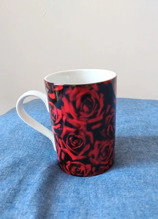 Tazza con rose rosse. Nuova, marque: Cha Cult, état: Neuf sans étiquette, 5,00 €, 5,95 € Protection acheteurs incluse
