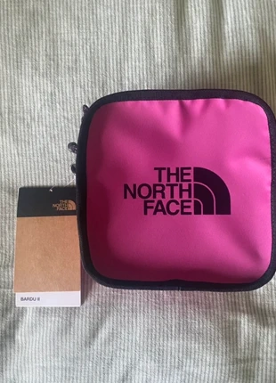 Pochette North face neuve, marque: The North Face, état: Neuf avec étiquette, 40,00 €, 42,70 € Protection acheteurs incluse