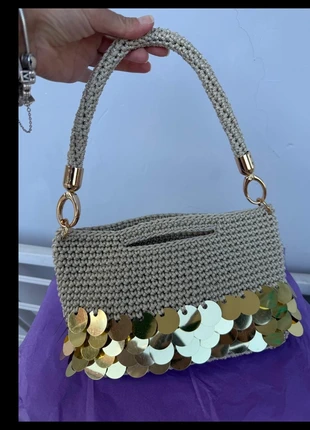 Borsa color beige e oro fatta all'uncinetto con paillettes, brand: ORO, condizioni: Ottime, €25.00, €26.95 include la Protezione acquisti