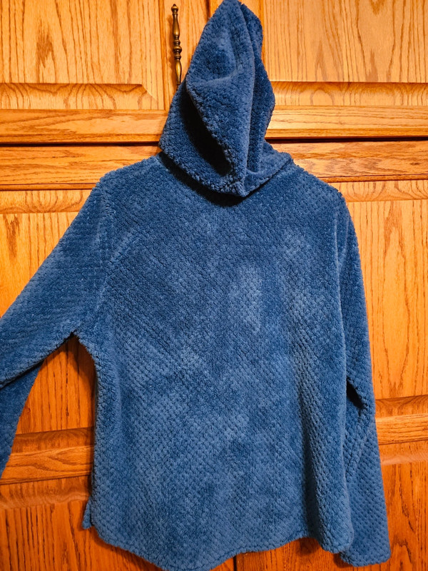 Fuzzy blue textured Kohl's Tek Gear hoodie. Large