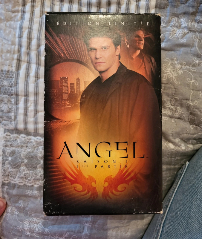 Coffret VHS de la serie "Angel"  1