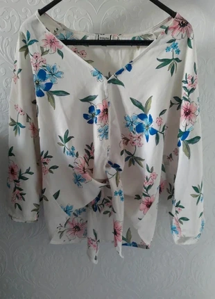 Chemisier à nœud avant fleuri - Jennyfer, brand: Jennyfer, condition: Very good, size: S / 36 / 8, €2.50, €3.33 includes Buyer Protection