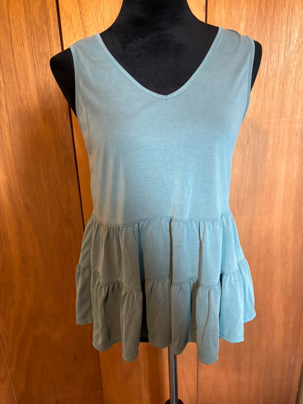 Green peplum tank 1