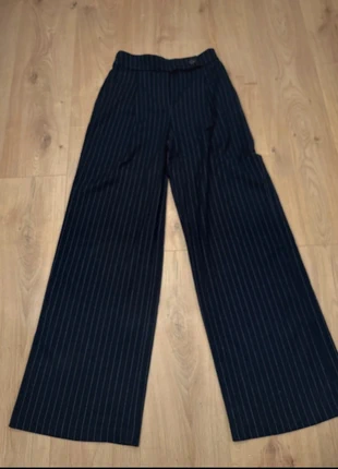 Pantalon chic bleu rayé, brand: Kiabi, condizioni: Nuovo senza cartellino, taglia: XS / IT 38 / EU 34, €9.50, €10.68 include la Protezione acquisti