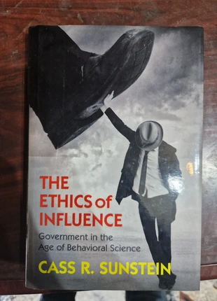 The Ethics of Influence: Government in the Age of Behavioral Science (Sunstein), condizioni: Ottime, €8.50, €9.63 include la Protezione acquisti