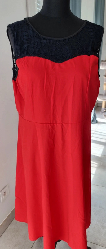 Robe rouge avec dentelle Vinted