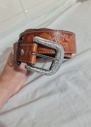 Cintura y2k vintage con ricami fatti a mano da cowboy, brand: Vintage Dressing, condizioni: Nuovo senza cartellino, taglia: 125 cm, €30.00, €32.20 include la Protezione acquisti