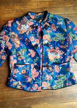 Veste tissu brodé satiné , marque: Zara, état: Neuf sans étiquette, taille: M / 38 / 10, 35,00 €, 37,45 € Protection acheteurs incluse