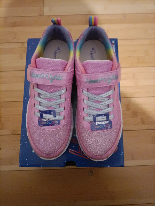 Girls light up Skechers | Vinted