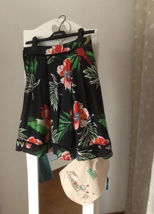 Jupe fleurie, brand: Claudie Pierlot, condizioni: Ottime, taglia: S / IT 40 / EU 36, €8.00, €9.10 include la Protezione acquisti