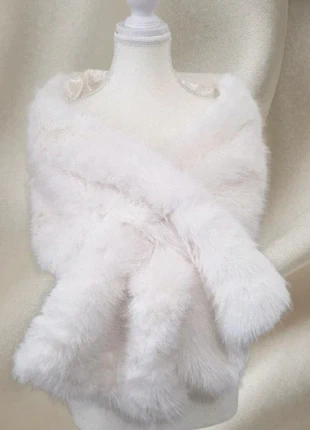 Magnifique châle pour femme avec col moelleux, brand: Brixot, condizioni: Nuovo senza cartellino, €20.00, €21.70 include la Protezione acquisti