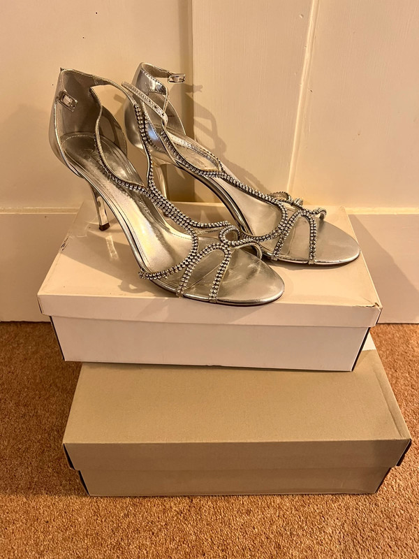 Silver sandals clearance no heel