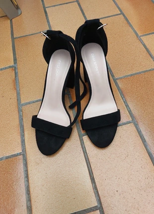 Chaussures faux nubuck noir  ouvertes devant Ideal Shoes 36 37 neuves, brand: Ideal shoes, condition: New without tags, size: 36, €15.00, €16.45 includes Buyer Protection