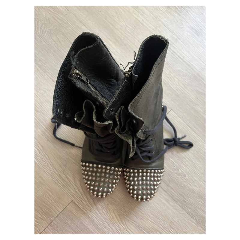 Steve Madden Green Stud Leather Combat Boots Size 6 2