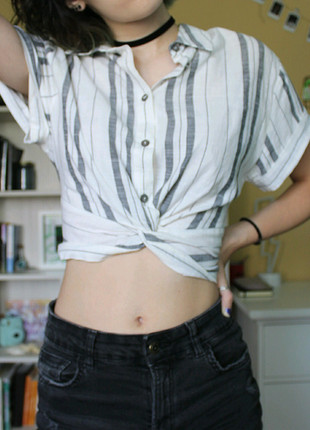 White and grey striped crop-top, marque: Bershka, état: Très bon état, taille: S / 36 / 8, 4,00 €, 4,90 € Protection acheteurs incluse
