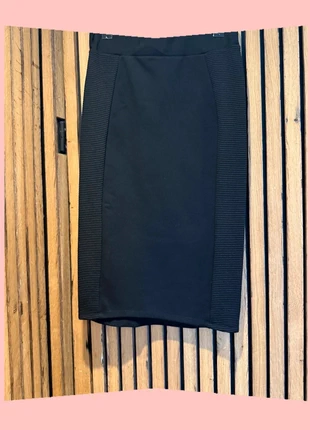 Zwarte pencil skirt met ribdetails aan zijkanten Uitverkoop Wow, marque: Catwalk Junkie, état: Neuf sans étiquette, taille: XS / 34 / 6, 10,00 €, 11,20 € Protection acheteurs incluse