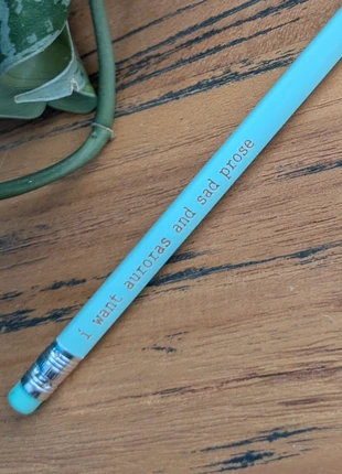 Taylor Swift "i want auroras and sad prose" Lyric Quote Engraved Pencil - Imperfect, marque: Taylor Swift, état: Très bon état, 1,50 €, 2,28 € Protection acheteurs (Pro) incluse