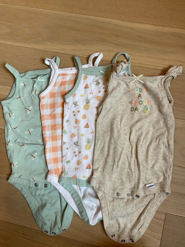 6-9 month Gerber Onesie x4 1