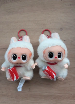 Labubu Coca-Cola Nuevos, marca: POPMART, estado: Nuevo con etiquetas, tamaño: 3 años / 98 cm, 20,00 €, 21,70 € Protección al comprador incluida